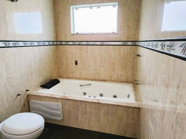 Casa para Venda em Santana de Parnaíba - 3