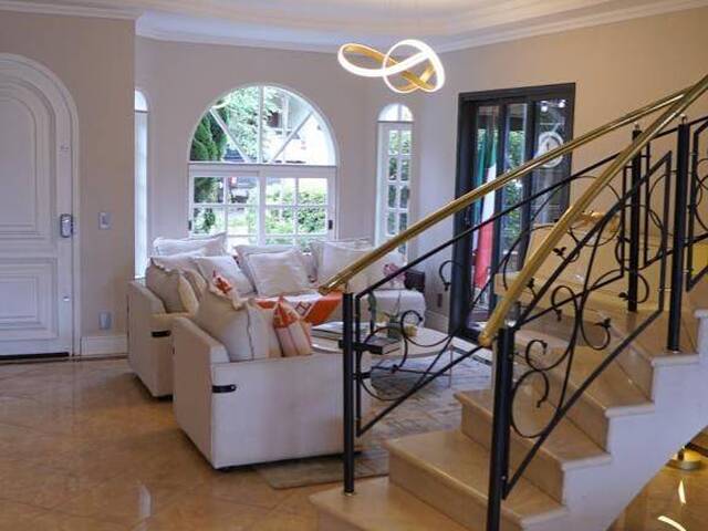 Casa para Venda em Santana de Parnaíba - 5