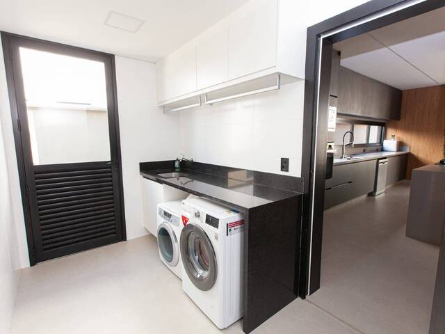 Casa para Venda em Santana de Parnaíba - 3