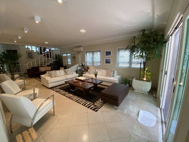 Casa para Venda em Santana de Parnaíba - 5