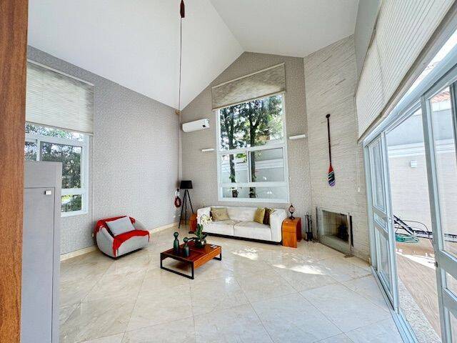 Casa para Venda em Santana de Parnaíba - 4