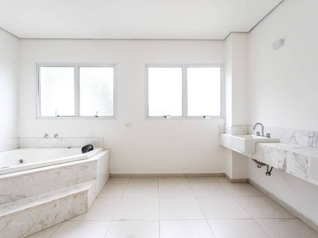 Casa para Venda em Santana de Parnaíba - 2