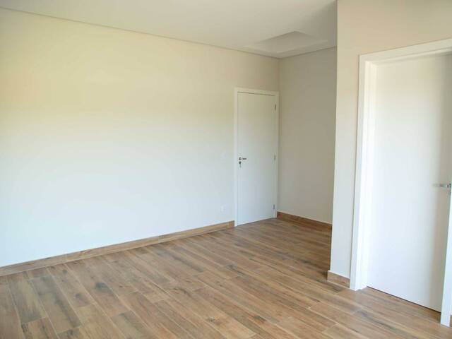 Casa para Venda em Santana de Parnaíba - 3