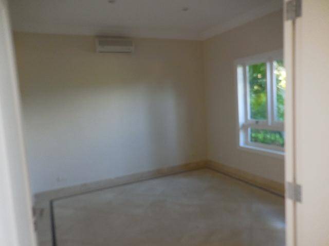 Casa para Venda em Santana de Parnaíba - 4