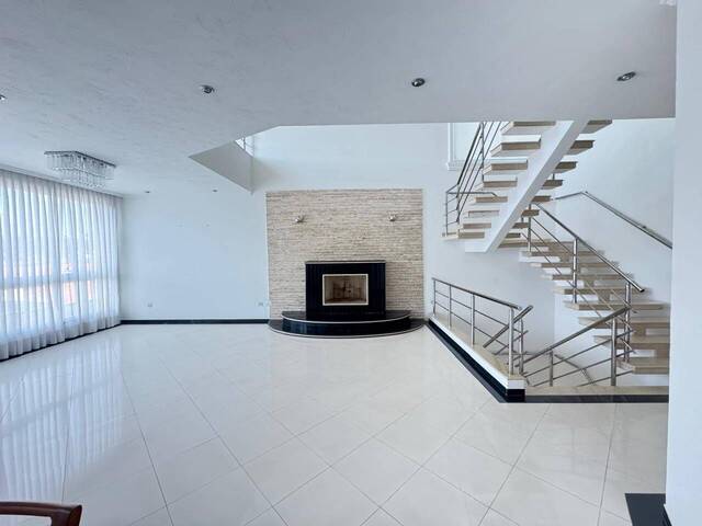 Casa para Venda em Santana de Parnaíba - 2