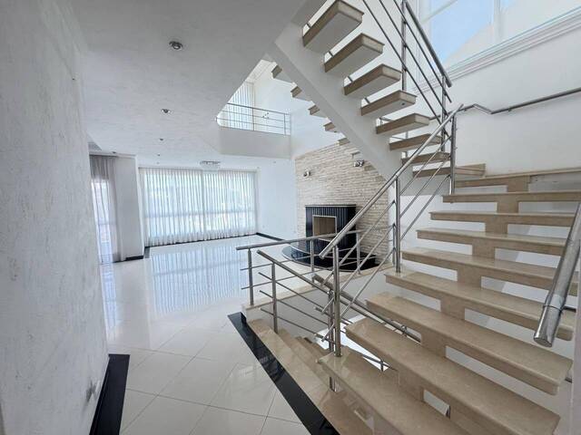 Casa para Venda em Santana de Parnaíba - 4