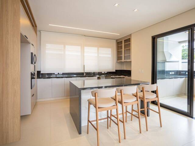 Casa para Venda em Santana de Parnaíba - 4