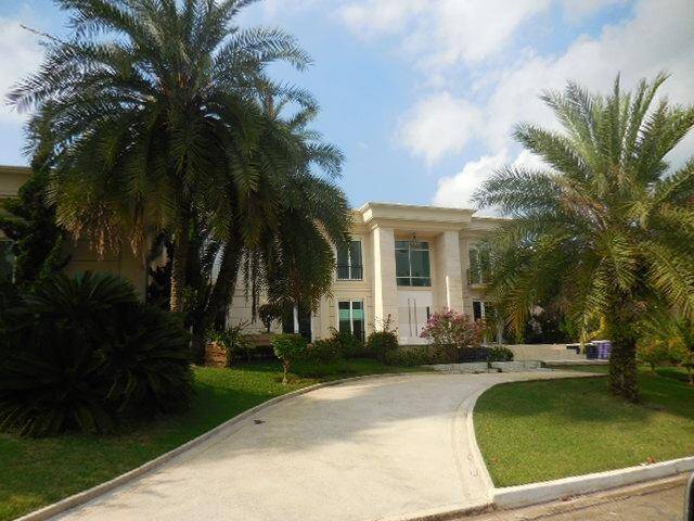 Casa para Venda em Santana de Parnaíba - 3