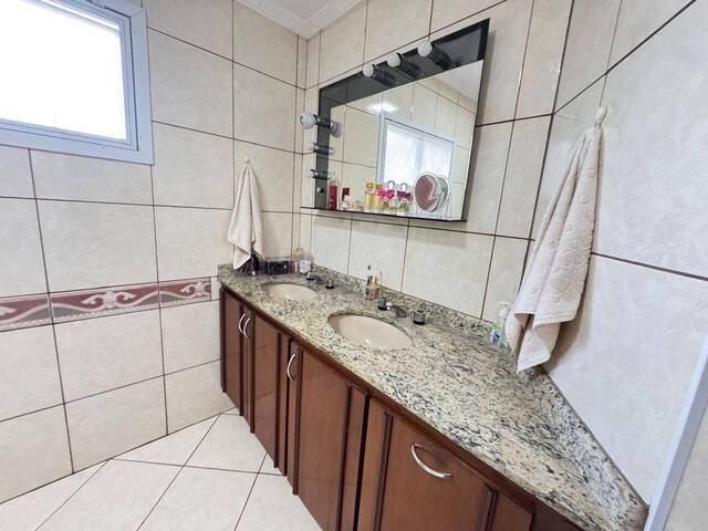 Casa para Venda em Santana de Parnaíba - 4