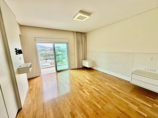 Casa para Venda em Santana de Parnaíba - 5