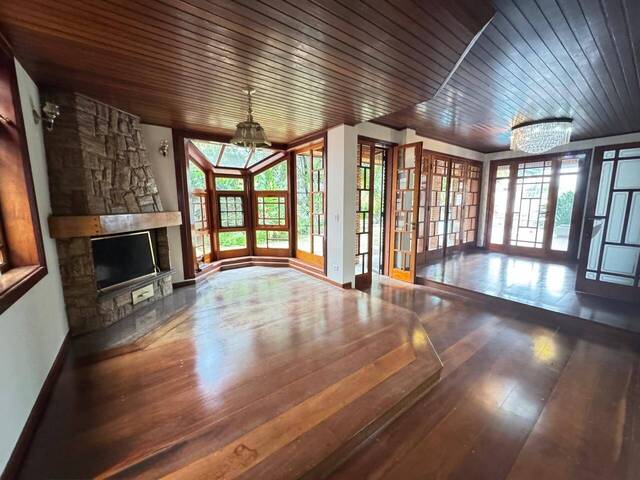 Casa para Venda em Santana de Parnaíba - 4