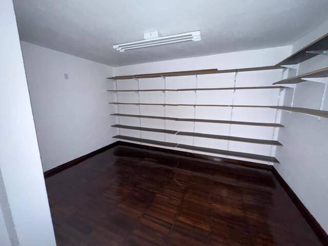 Casa para Venda em Santana de Parnaíba - 2